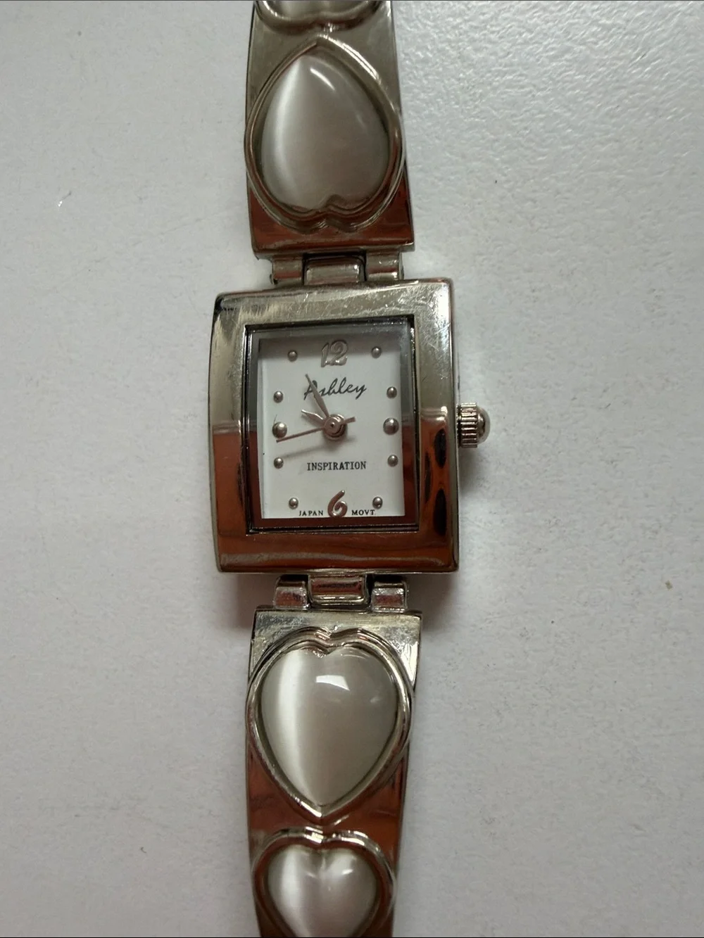 Source Unknown Silver Tone Women's Heart Link Bracelet Watch with White Inset